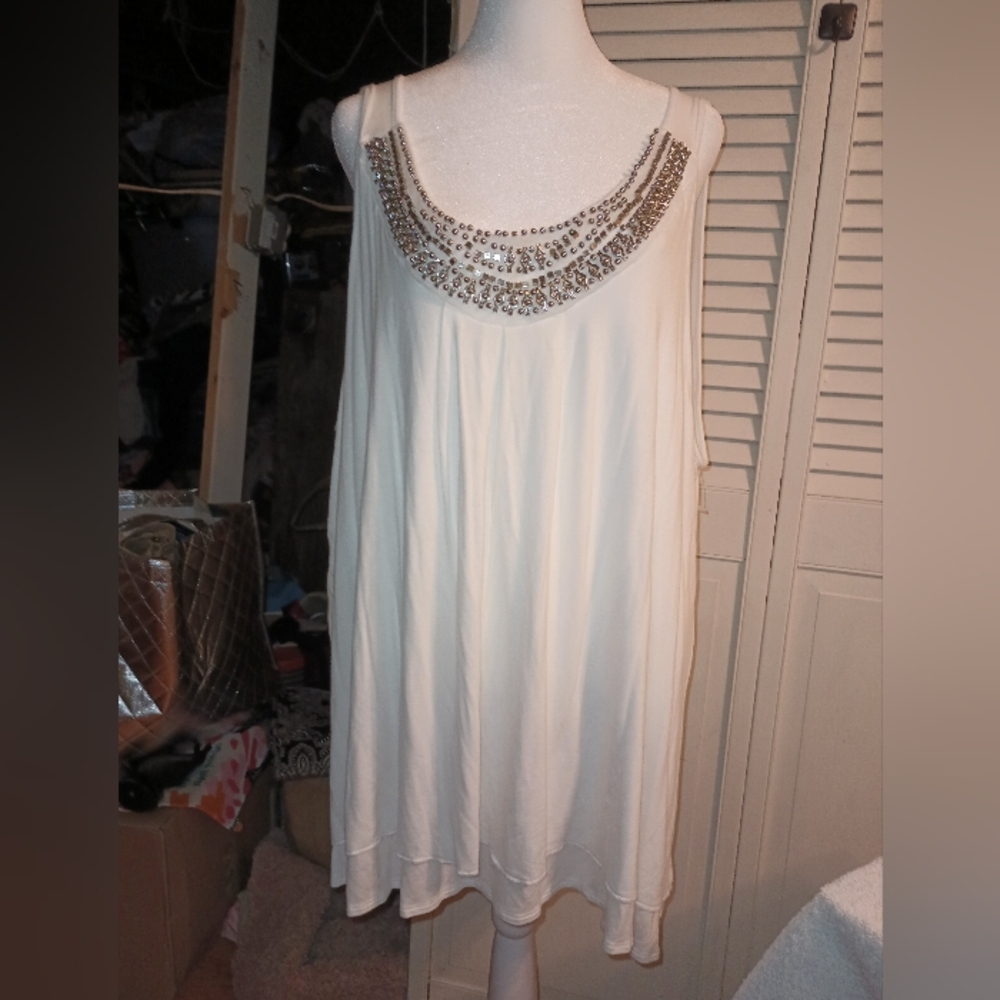 Avenue's White Silver Embellishments Mesh Sleeveless Top Size 26-28